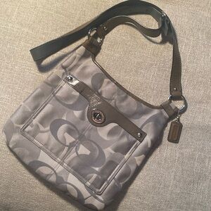 Coach Crossbody -silver/grey